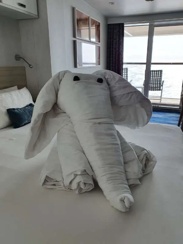 Elefant auf dem Bett
