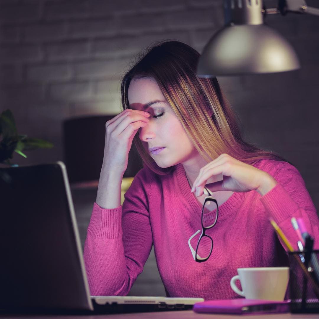 9 Gründe, warum du nach der Arbeit zu müde für alles bist – und was du