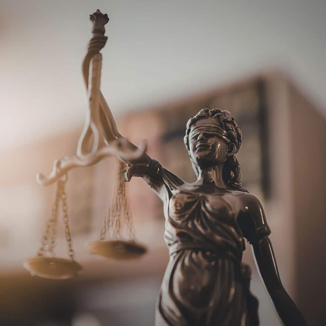 Frauen wägen Bleiben oder Gehen im Job ab